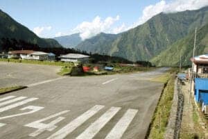 I dag står vi tidligt op og tager afsked med Himalaya. Vi tager flyet tilbage til Katmandu og checker ind på hotellet, hvor du kan tage et langt, varmt bad, slappe af og fordøje dine trekkingoplevelser samt kigge på de fantastiske billeder, du uden tvivl har taget på turen. 