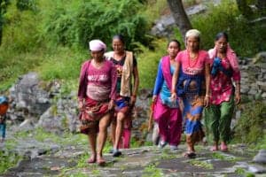 I dag har vi et stille og roligt trek på 3 timer foran os. Vi går gennem skove og marker til Ghandruk, som også har en fantastisk udsigt til den sydlige del af Annapurna, Hiunchuli og Fishtail. Byen består af 1.318 huse og er beboet af den etniske gruppe Gurung. Efter frokost går vi på opdagelse i den flotte by og Gurungs kultur. Vi overnatter i et tehus.