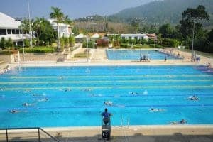 Asiens bedste swimmingpool. Den måler 3 meter i dybden og har 8 baner. Temperaturen i vandet er konstant mellem 26-29 grader.