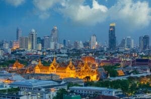 Ved ankomst i Bangkok lufthavn står vores guide klar til at tage dig med til dit hotel. Resten af dagen har du på egen hånd – slap af, eller tag ud og oplev byen på egen hånd. 