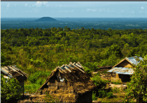 Vi spiser en tidlig morgenmad og kører mod foden af Kulen bjerget. Her begynder vi vores vandring opad den tætte skov.   Under vandringen, oplever du den uimodståelige friske natur i Cambodia.  Du oplever også de gamle ritualer ‘lingaer’ der er indgraveret i klipperne og vandfaldene.   Vi spiser nyder frokosten med en super udsigt fra en lokal landsby, hvorefter vi forstætter vandringen til Preah Kral   Efter solnedgangen, kører vi tilbage til vores homestay, og nyder en lokal middag, inden vi fortsætter vandringen i morgen.   Under vandringen kan vi komme ud for glatte sten og noget af vandringen er som naturen har skabt den. Vil du helst undgå vandringen, kan vi arrangere et support køretøj til dig. Kontakt Ferie med formål hvis det har interesse.